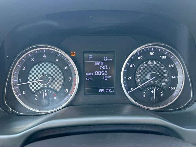 Hyundai Elantra Vehicle Full-screen Gallery Image 8