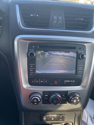 GMC Acadia Vehicle Full-screen Gallery Image 12