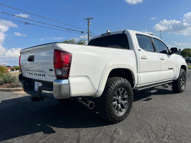 Toyota Tacoma 2WD Vehicle Full-screen Gallery Image 3