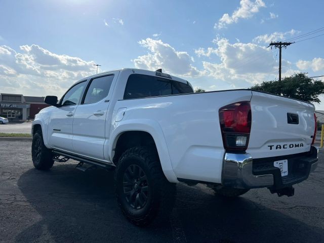 Toyota Tacoma 2WD Vehicle Full-screen Gallery Image 4