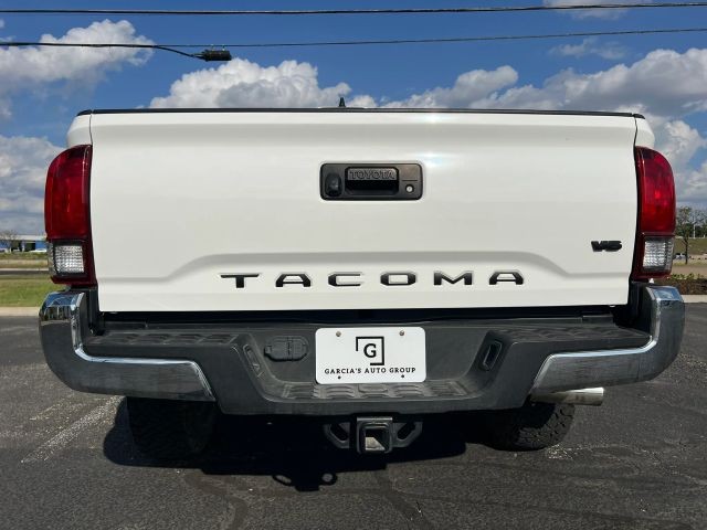 Toyota Tacoma 2WD Vehicle Full-screen Gallery Image 6
