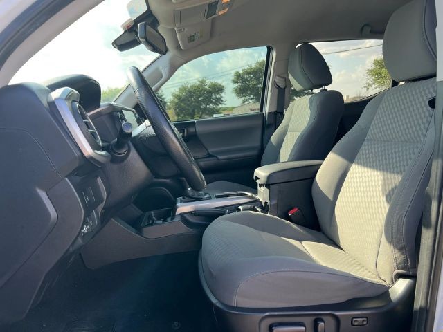 Toyota Tacoma 2WD Vehicle Full-screen Gallery Image 7