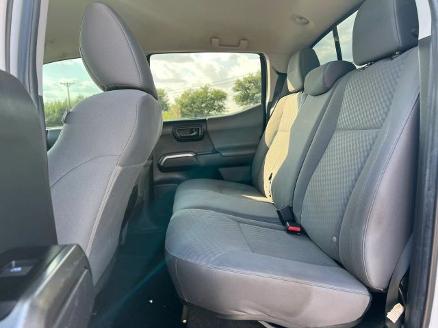 Toyota Tacoma 2WD Vehicle Full-screen Gallery Image 8