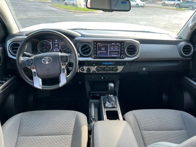 Toyota Tacoma 2WD Vehicle Full-screen Gallery Image 9