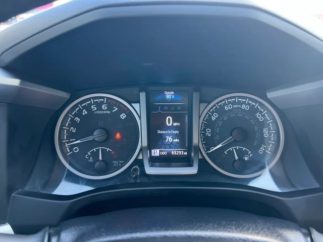 Toyota Tacoma 2WD Vehicle Full-screen Gallery Image 11