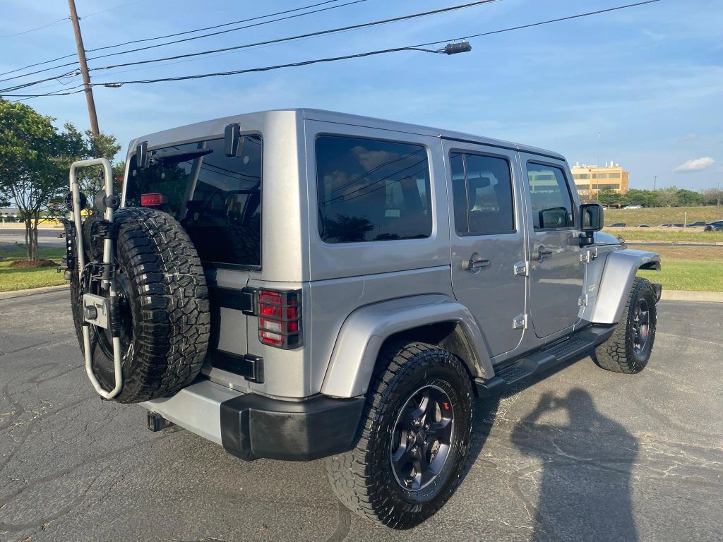 Jeep Wrangler Unlimited Vehicle Full-screen Gallery Image 2