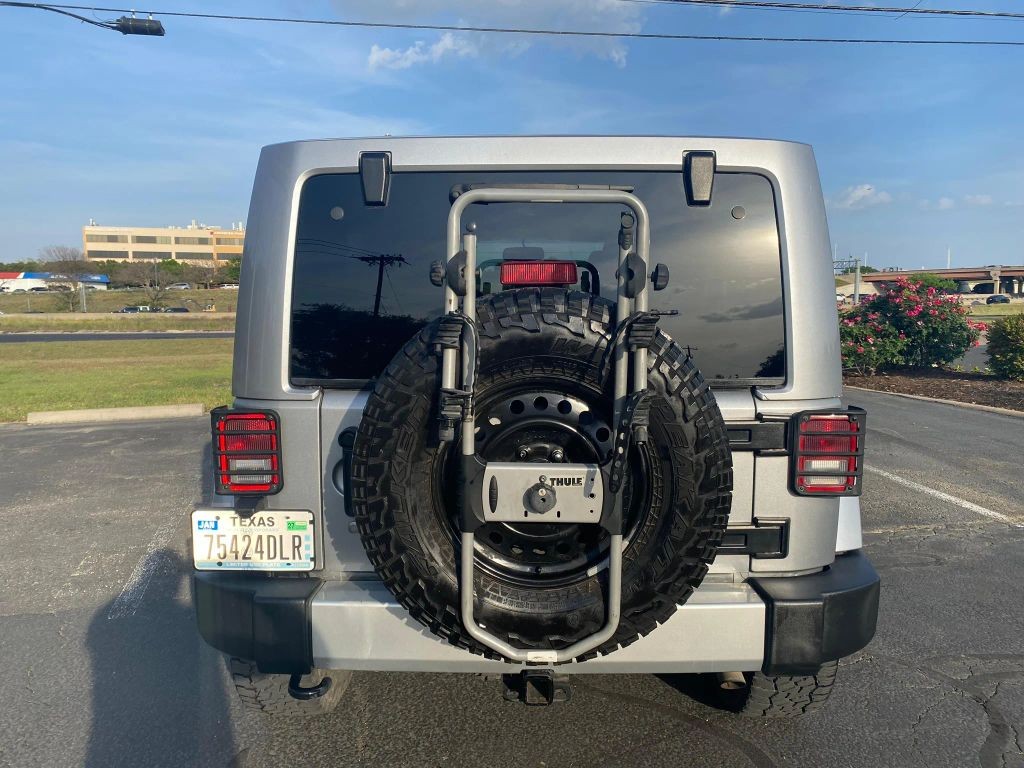 Jeep Wrangler Unlimited Vehicle Full-screen Gallery Image 6