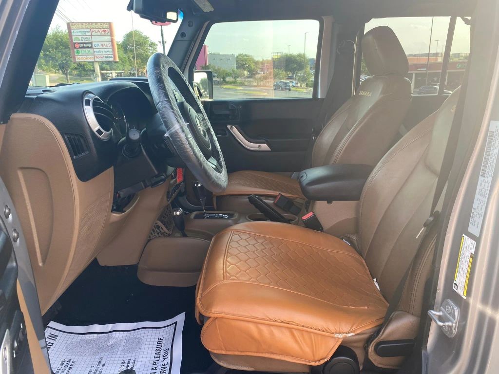 Jeep Wrangler Unlimited Vehicle Full-screen Gallery Image 7