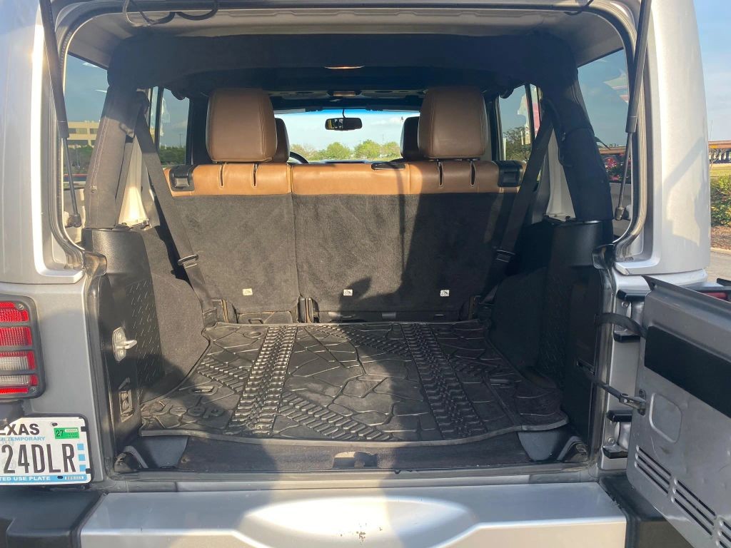 Jeep Wrangler Unlimited Vehicle Full-screen Gallery Image 10