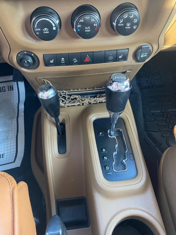 Jeep Wrangler Unlimited Vehicle Full-screen Gallery Image 9