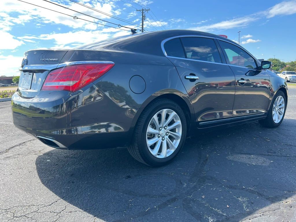 Buick LaCrosse Vehicle Full-screen Gallery Image 4