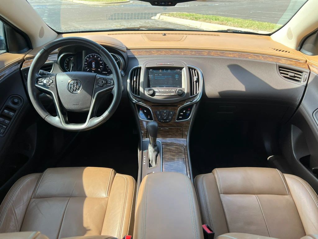 Buick LaCrosse Vehicle Full-screen Gallery Image 7