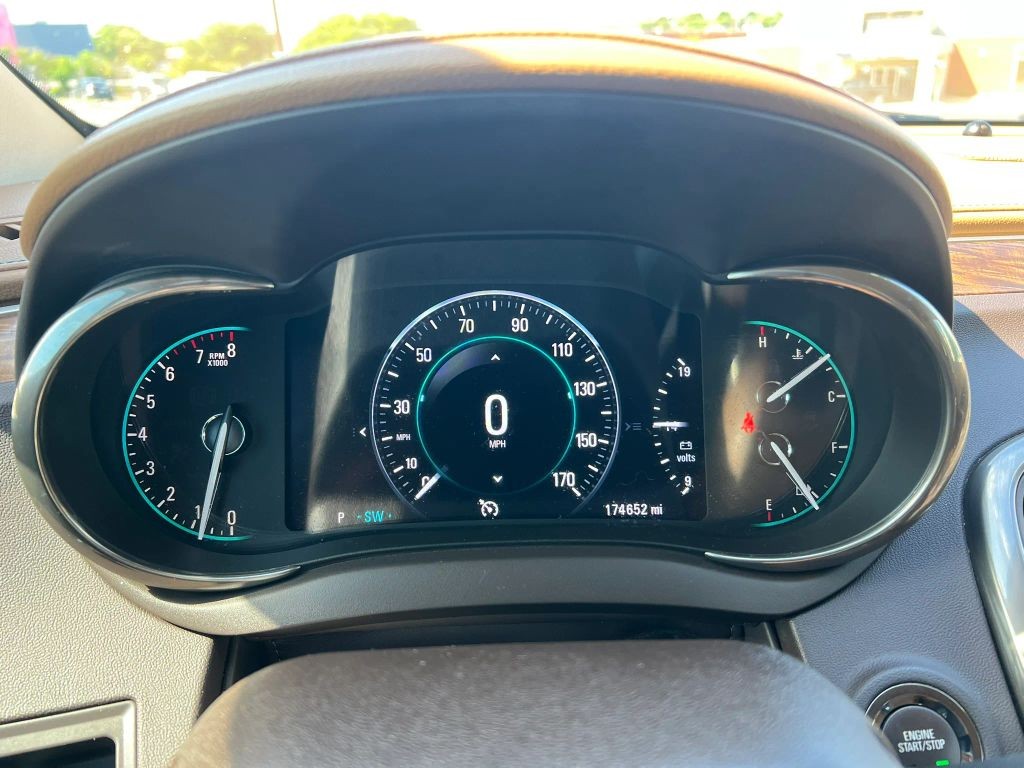 Buick LaCrosse Vehicle Full-screen Gallery Image 9