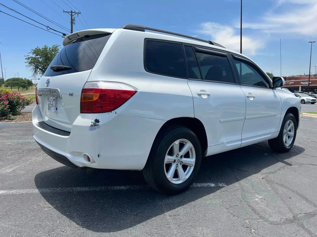 Toyota Highlander Vehicle Full-screen Gallery Image 5