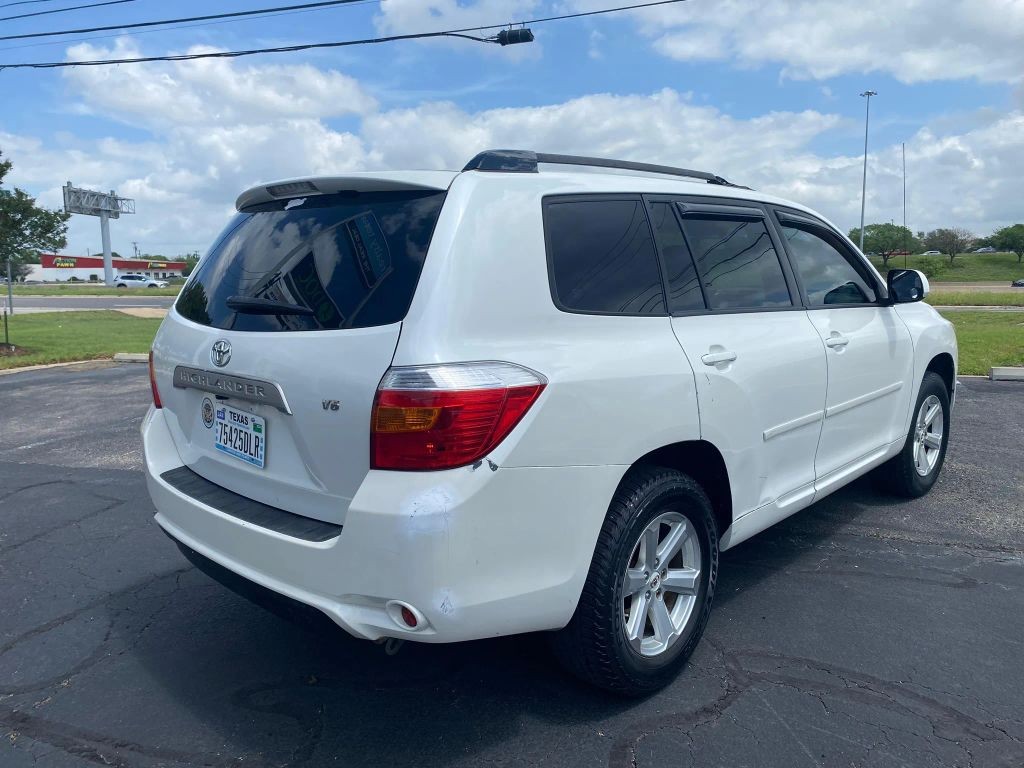 Toyota Highlander Vehicle Full-screen Gallery Image 6