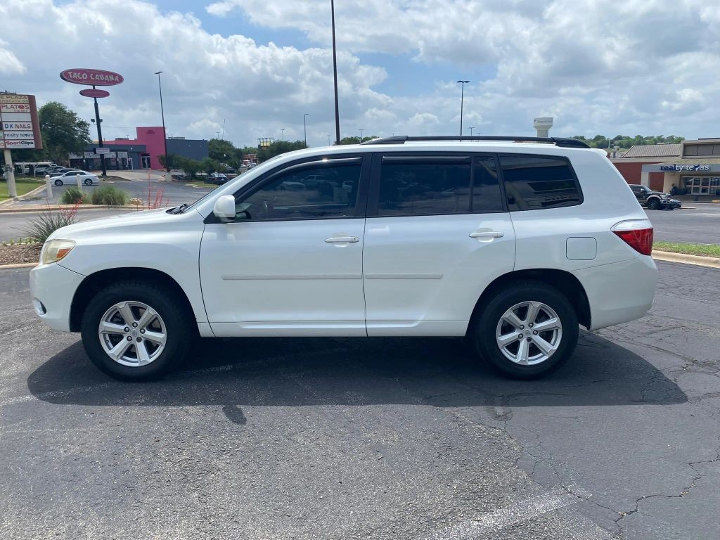 Toyota Highlander Vehicle Full-screen Gallery Image 8