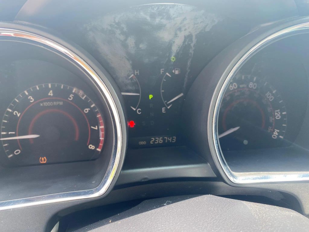 Toyota Highlander Vehicle Full-screen Gallery Image 10