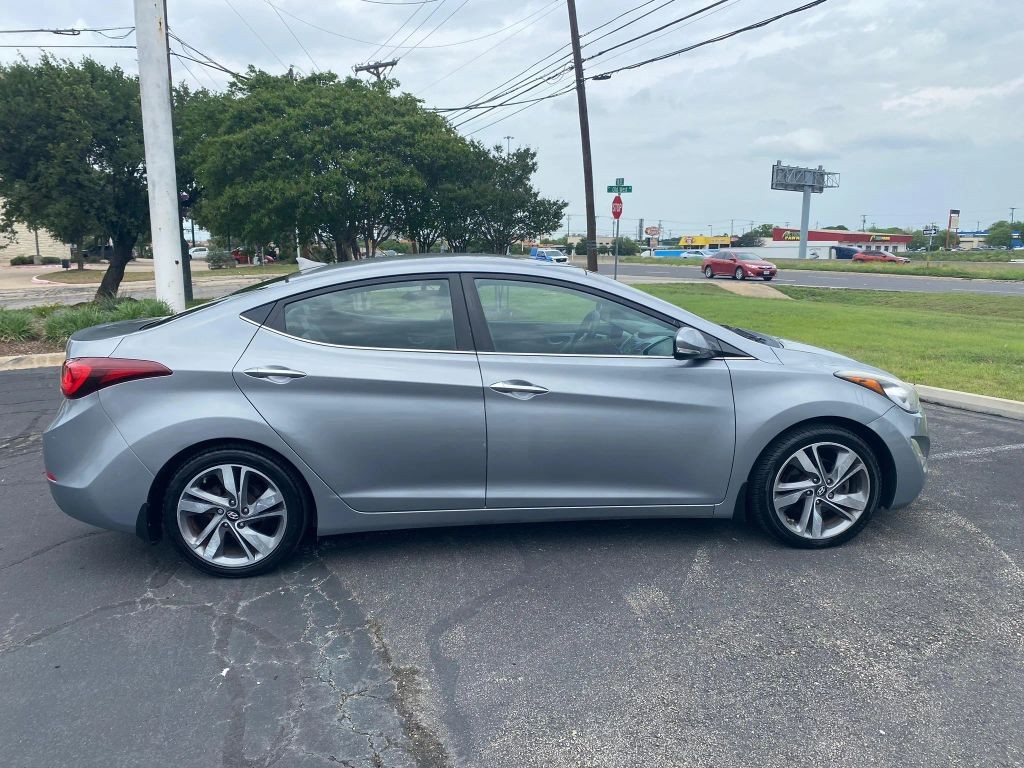 Hyundai Elantra Vehicle Full-screen Gallery Image 2