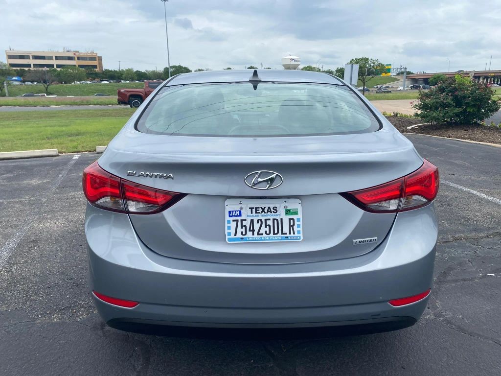 Hyundai Elantra Vehicle Full-screen Gallery Image 5