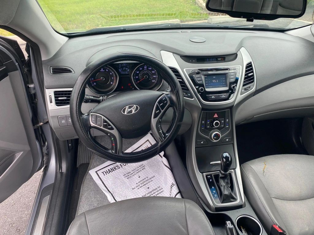 Hyundai Elantra Vehicle Full-screen Gallery Image 7
