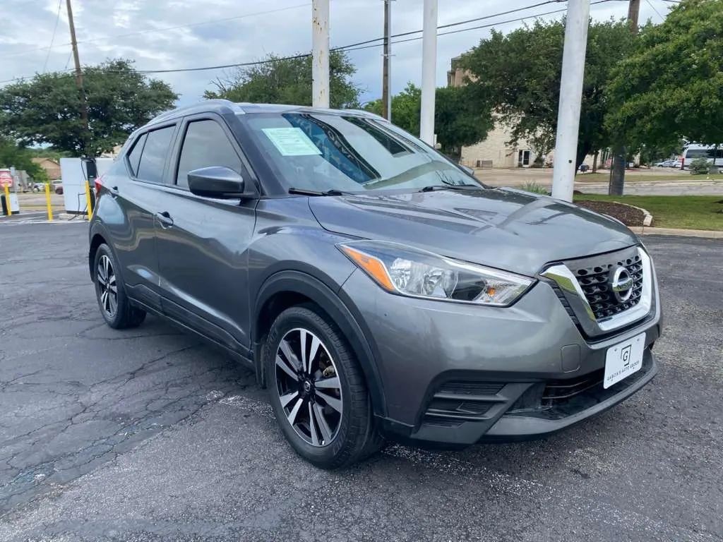 Nissan Kicks Vehicle Full-screen Gallery Image 01