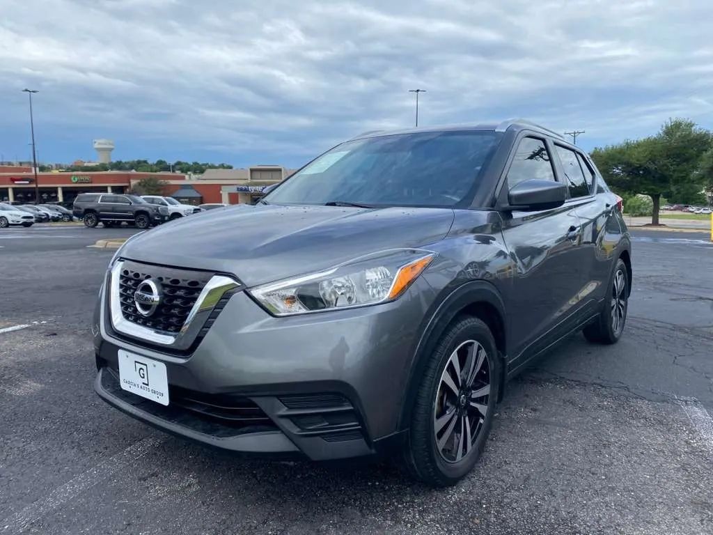 Nissan Kicks Vehicle Full-screen Gallery Image 02