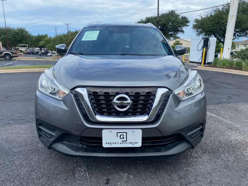 Nissan Kicks Vehicle Full-screen Gallery Image 05