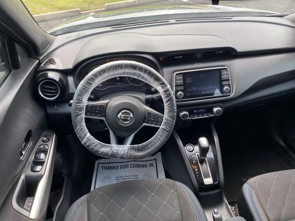 Nissan Kicks Vehicle Full-screen Gallery Image 11