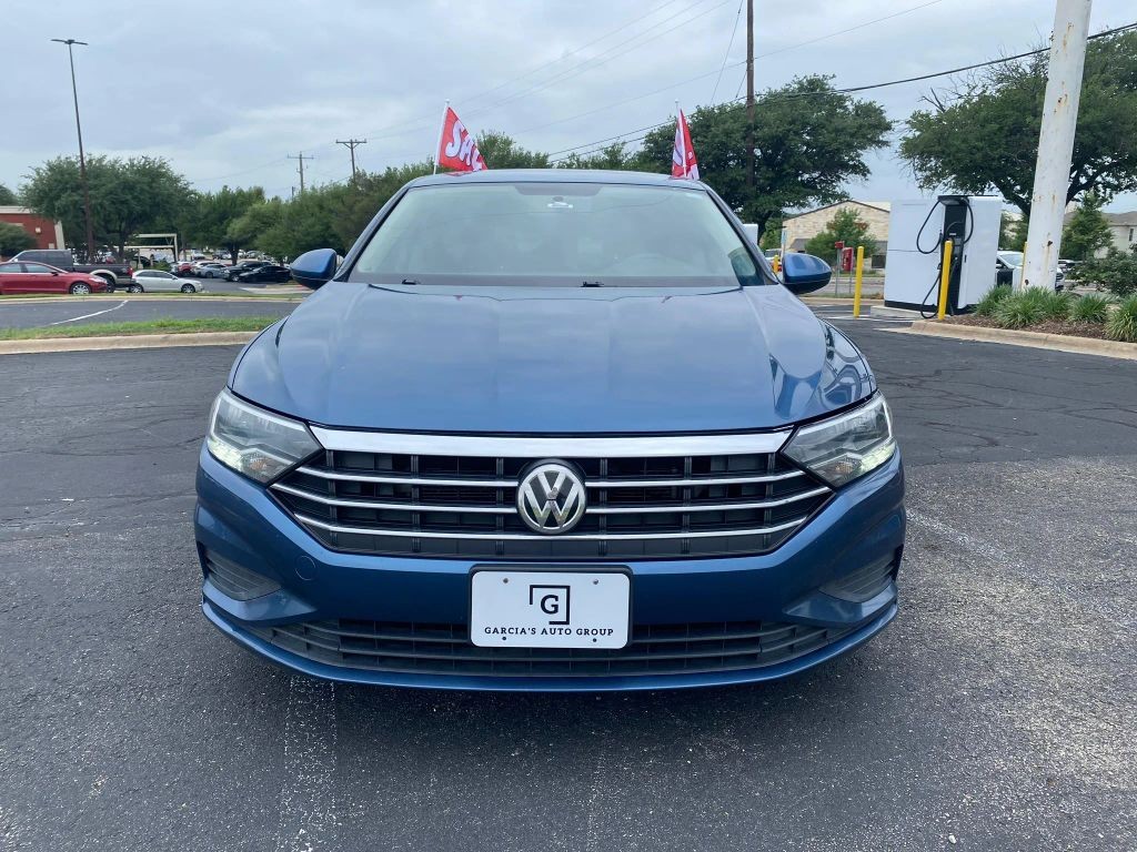 Volkswagen Jetta Vehicle Full-screen Gallery Image 2