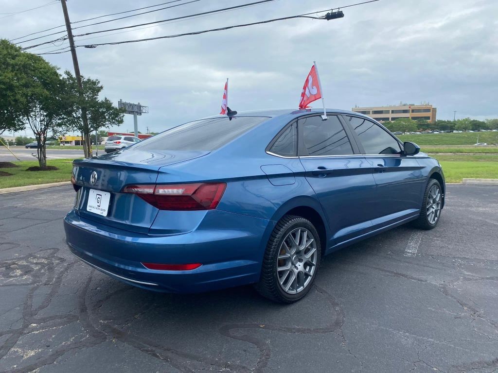 Volkswagen Jetta Vehicle Full-screen Gallery Image 3