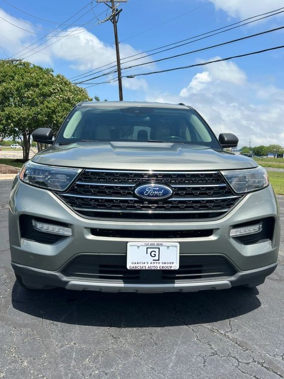 Ford Explorer Vehicle Full-screen Gallery Image 5