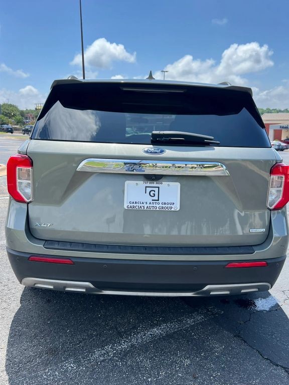 Ford Explorer Vehicle Full-screen Gallery Image 6