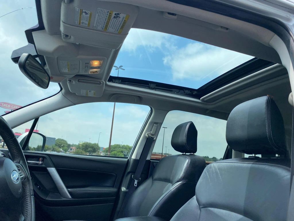 Subaru Forester Vehicle Full-screen Gallery Image 09