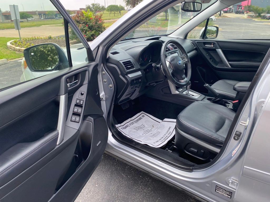 Subaru Forester Vehicle Full-screen Gallery Image 10