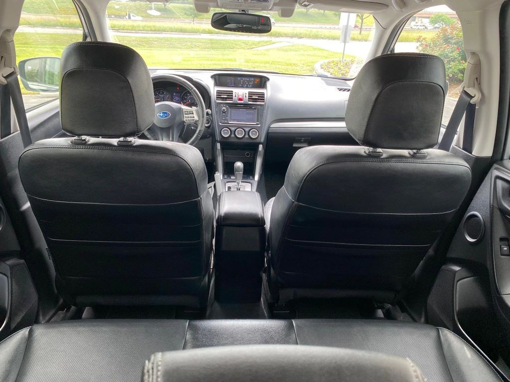 Subaru Forester Vehicle Full-screen Gallery Image 13