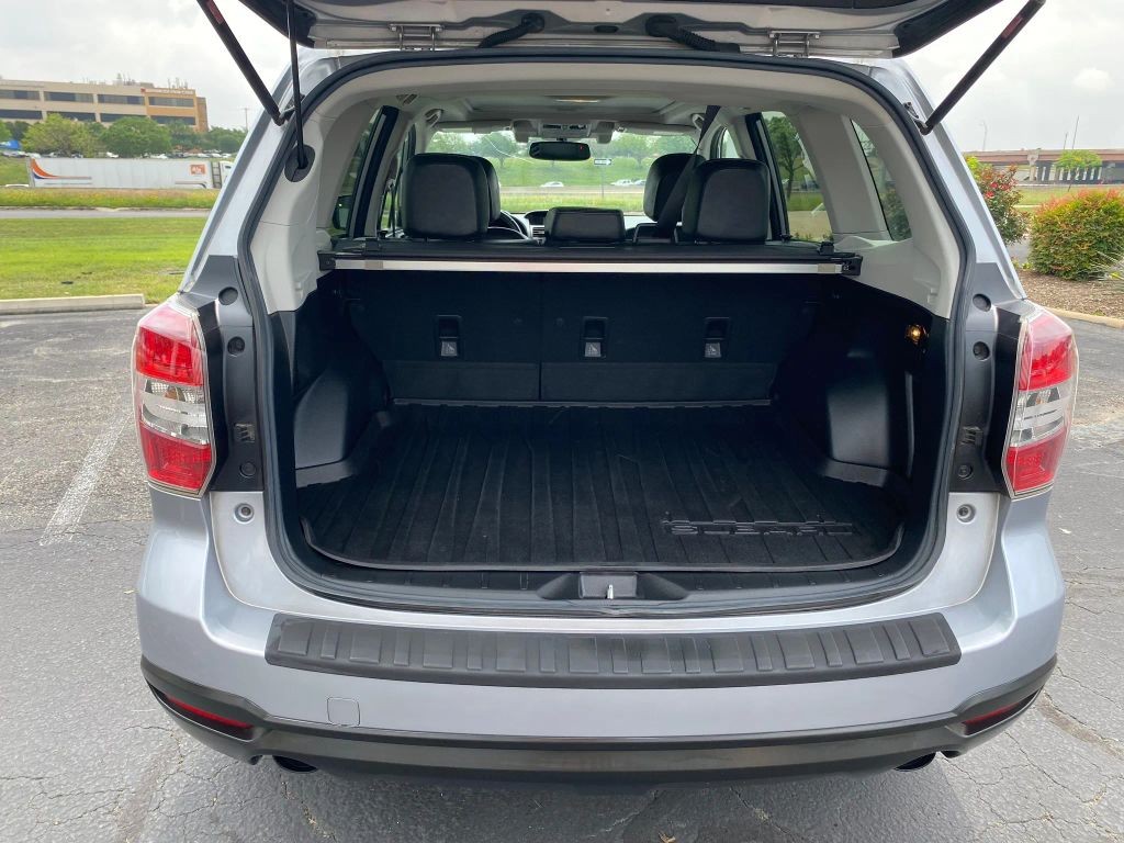 Subaru Forester Vehicle Full-screen Gallery Image 14