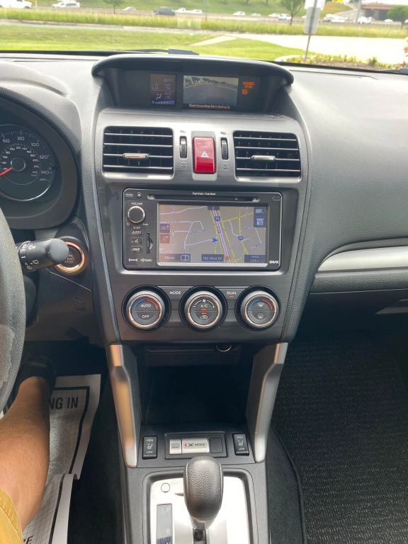 Subaru Forester Vehicle Full-screen Gallery Image 15