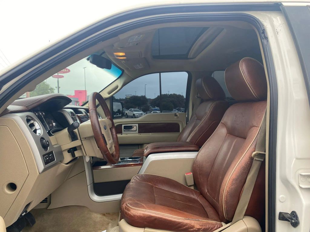 Ford F-150 Vehicle Full-screen Gallery Image 9