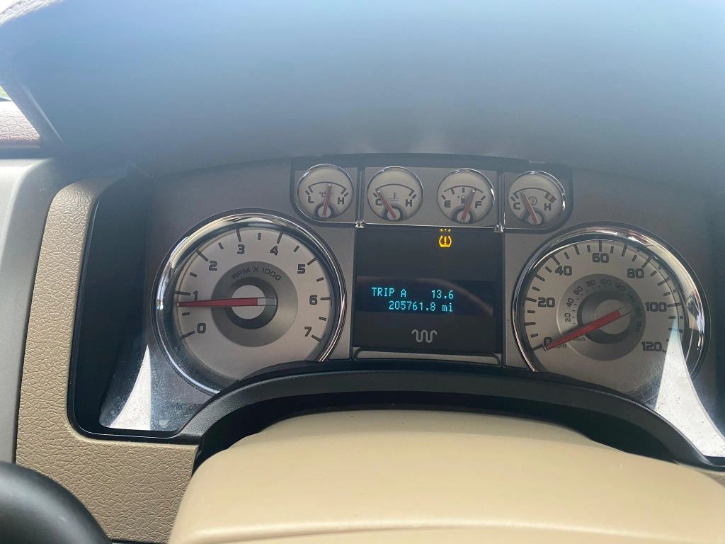 Ford F-150 Vehicle Full-screen Gallery Image 12