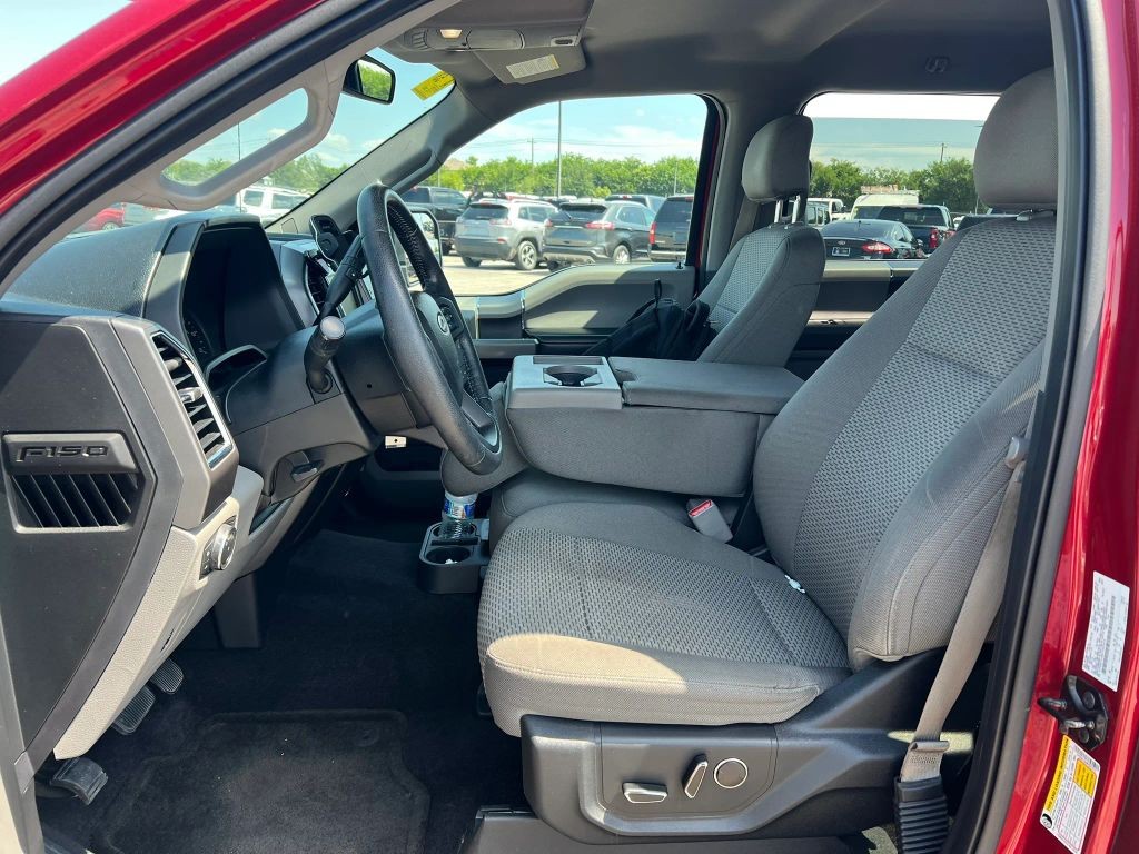 Ford F-150 Vehicle Full-screen Gallery Image 5