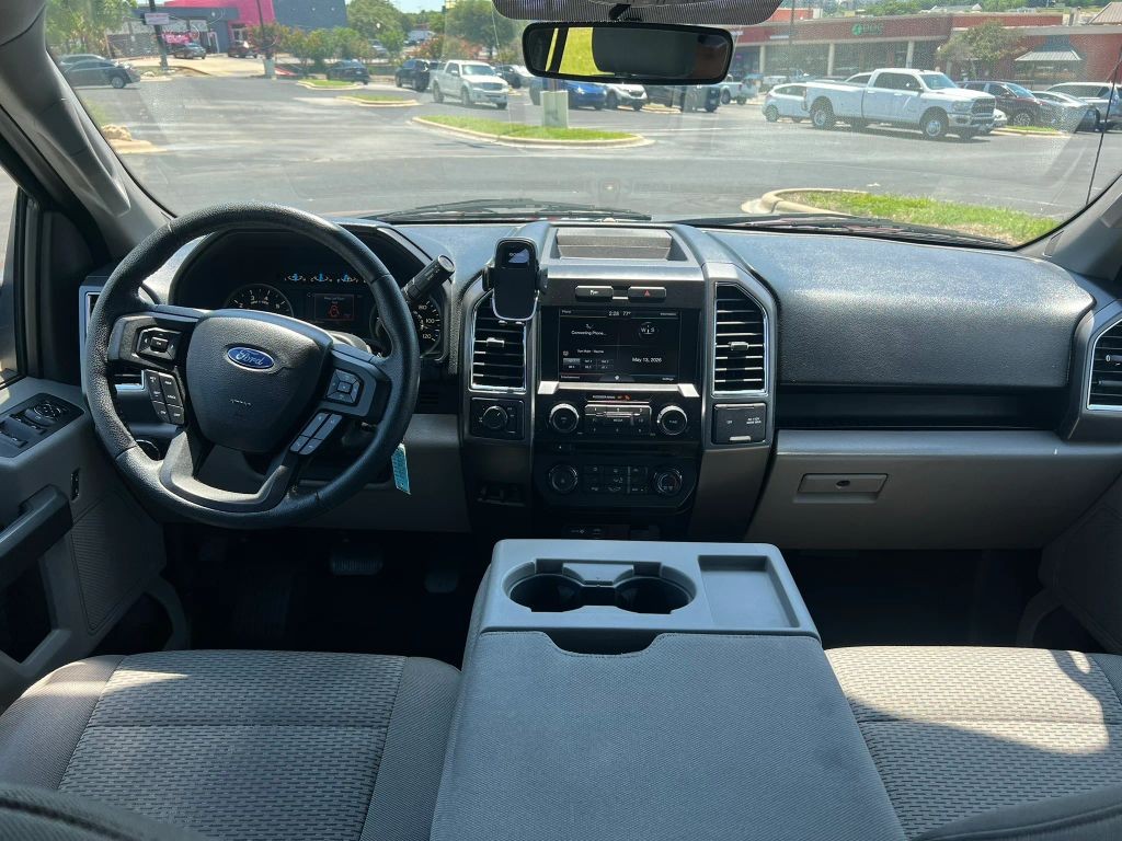 Ford F-150 Vehicle Full-screen Gallery Image 12