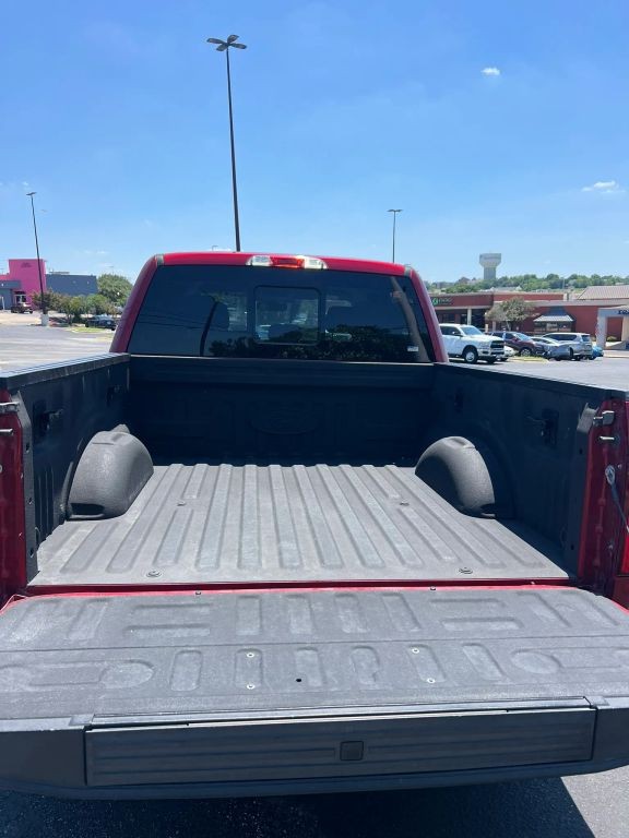 Ford F-150 Vehicle Full-screen Gallery Image 11