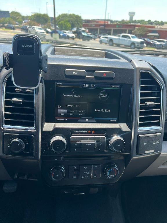 Ford F-150 Vehicle Full-screen Gallery Image 13