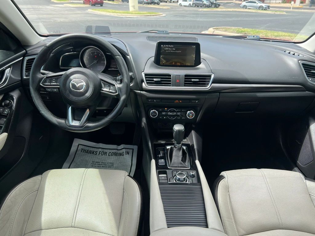 Mazda Mazda3 Sedan Vehicle Full-screen Gallery Image 10