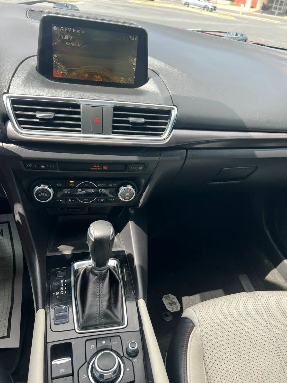 Mazda Mazda3 Sedan Vehicle Full-screen Gallery Image 11