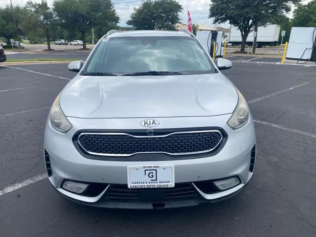 Kia Niro Vehicle Full-screen Gallery Image 3