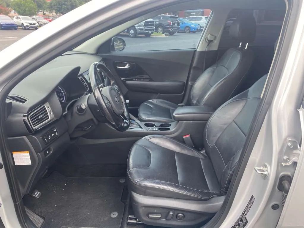 Kia Niro Vehicle Full-screen Gallery Image 6