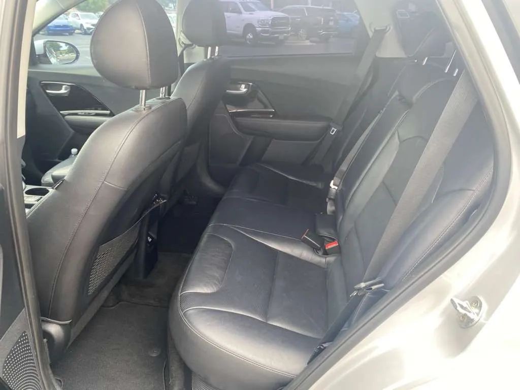 Kia Niro Vehicle Full-screen Gallery Image 7
