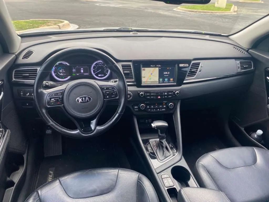 Kia Niro Vehicle Full-screen Gallery Image 8