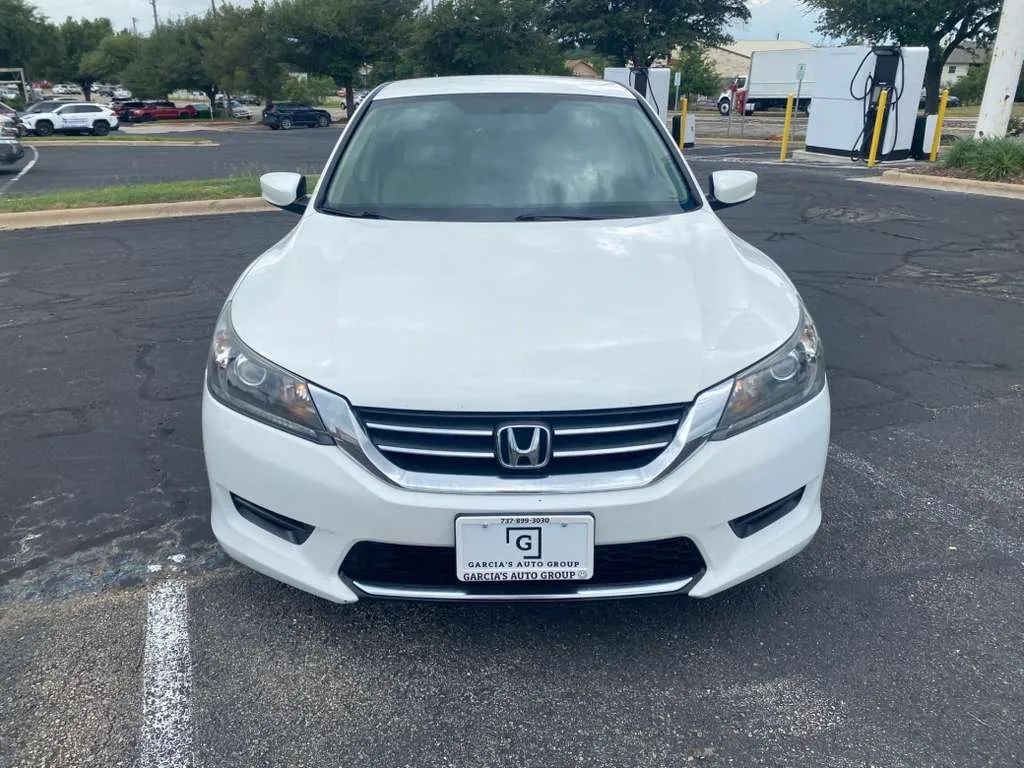 Honda Accord Sedan Vehicle Full-screen Gallery Image 5